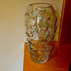 Tiffany & Co. Perfect condition vintage vine & leaf motif tall crystal vase